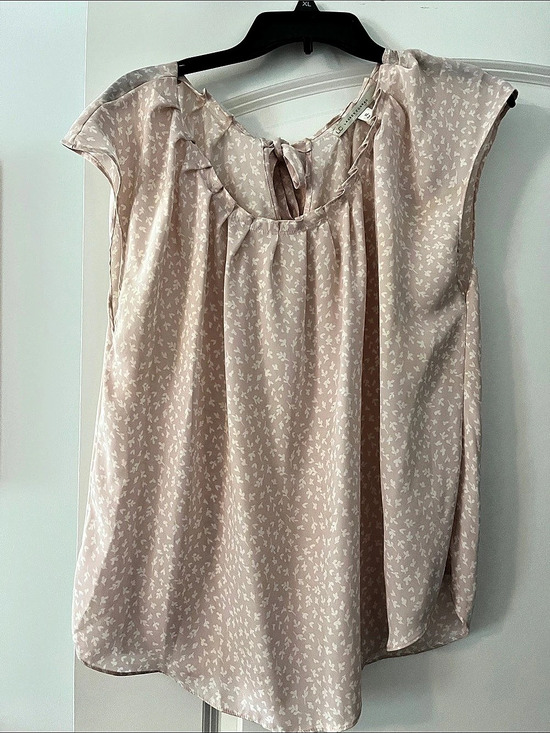 LC Lauren Conrad Tops - Lauren Conrad Floral Blouse in Pink & White Size XL Like New